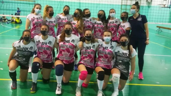 u 17 girl sharks